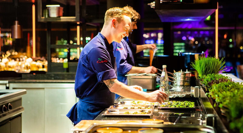 live Küche, Koch beim Anrichten, Event in Berlin